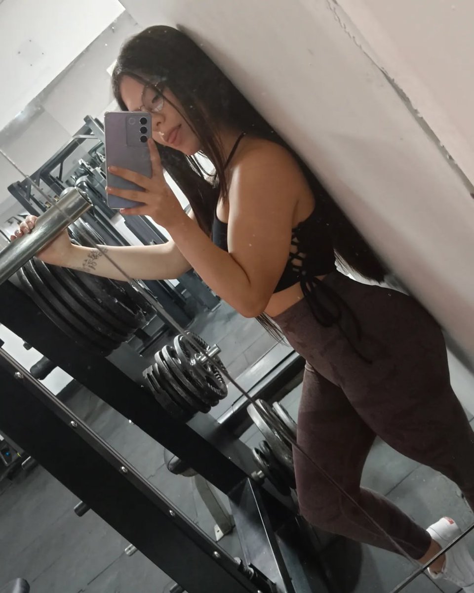 sweetsaraah_'s tweet photo. bommmm diaaa
quarta-feira nos conformes por aqui 😊😊
#gym #ratadeacademia #quartou https://t.co/l6ki6fitXq