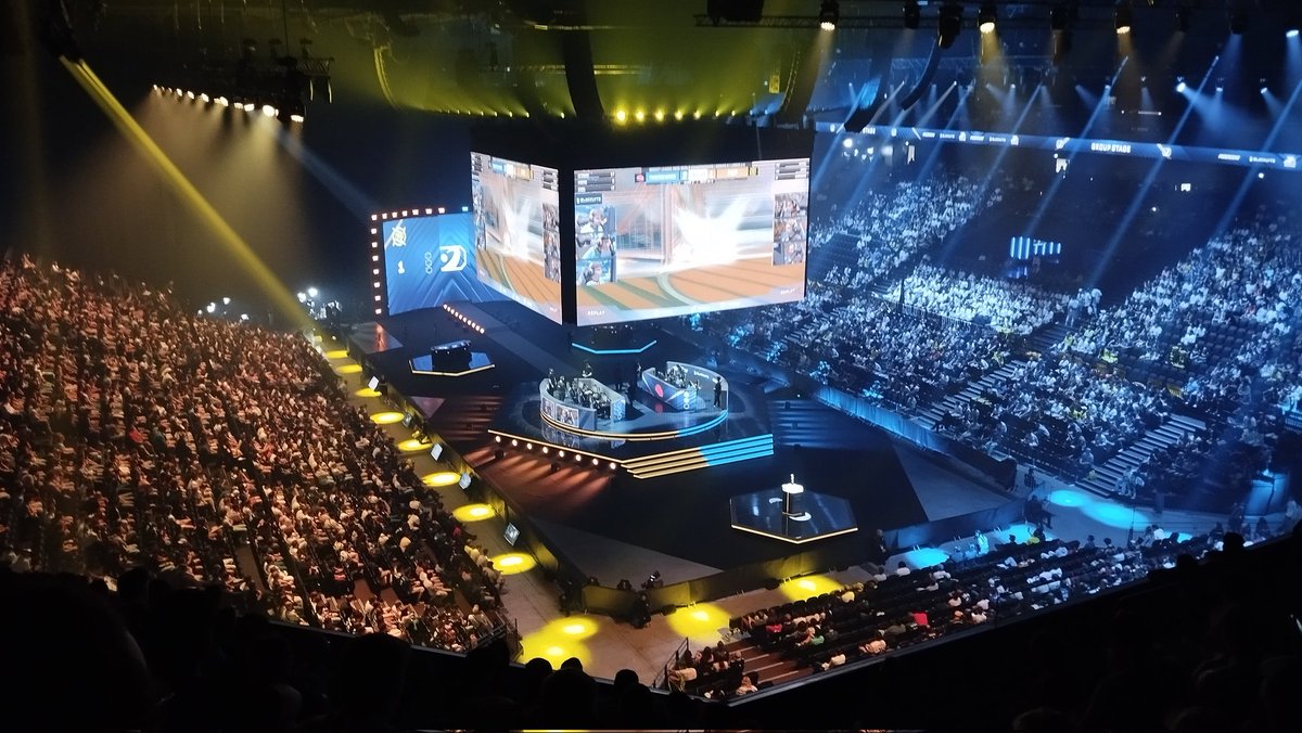 M4tthy__'s tweet photo. @TarnArts Je vais au major de Rocket League, et ça c'était pendant le premier ! https://t.co/eRdXUFuM4v