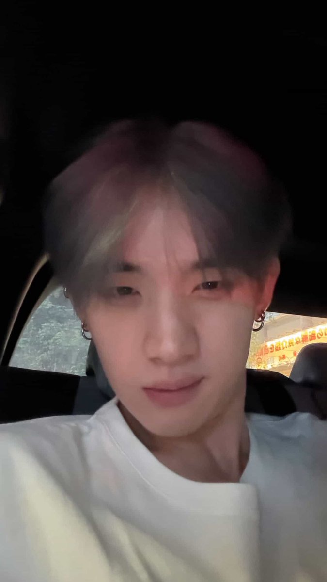 ออฟอกึง 𝜗𝜚 .˚ ༘ tweet media