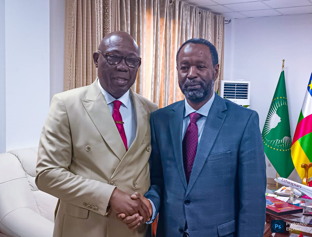 AbdikerM's tweet photo. Excellent meeting with H.E. Félix Moloua, Prime Minister of the Central African Republic.

@UNmigration remains a steadfast partner of the Government and is ready to turn the immense potential of the diaspora and ongoing stabilization efforts into real levers for development. https://t.co/4CF0LEvlO0