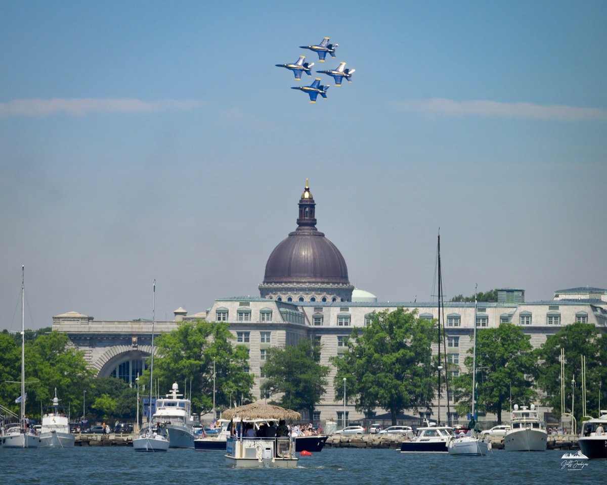 _scottjacobson's tweet photo. Another hot day in Annapolis for the @BlueAngels air show at the @NavalAcademy .Yesterday’s practice featured 7 Blue Angels flying at the same time, and the new for this year F35 flight demonstration. 

@capitalweather @JustinWeather @VisitAnnapolis #blueangels #f35 #navalacademy #annapolis
