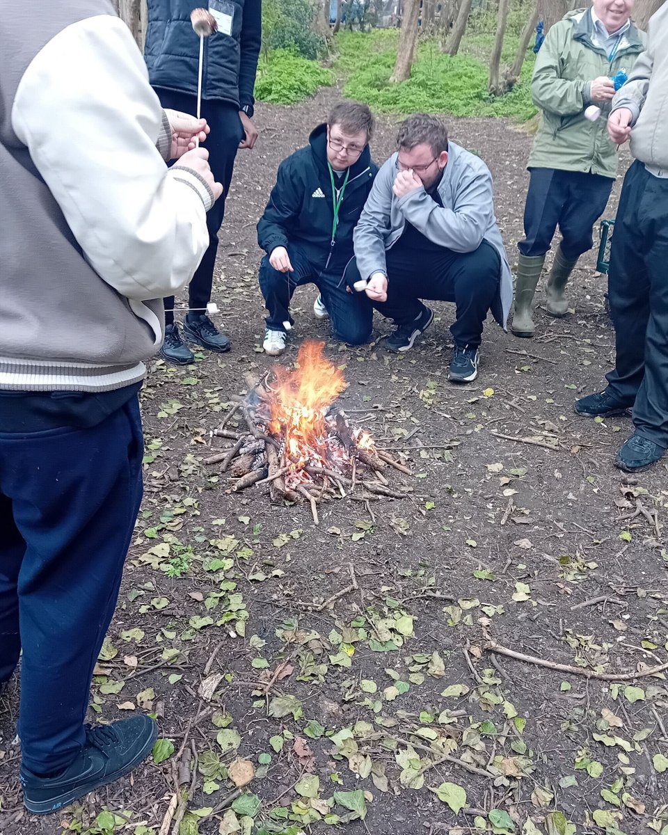 Forward2Employ's tweet photo. Supported Intern Liam has been attending @DofE sessions alongside Bradfields Academy students. For this session, the group spent time collecting wood for the fire and roasting marshmallows together. 

It was a great opportunity for Liam to build teamwork and communication skills. https://t.co/xENWiHIq4D