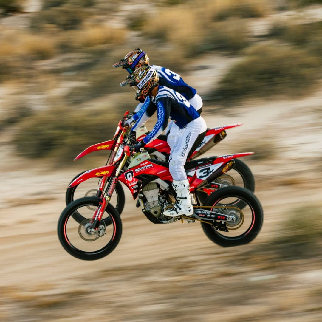 DucatiUSA's tweet photo. Hero Racing Team delivered the first U.S. off-road race victories for the Desmo450 EDX at the Mint 400 and Silver State 300. 🏜

700+ miles of proven desert performance.

Next stop: Vegas to Reno.

https://t.co/E4fmWi22jz

#Ducati #OffRoad #Desmo450 https://t.co/hDcAghsQm6