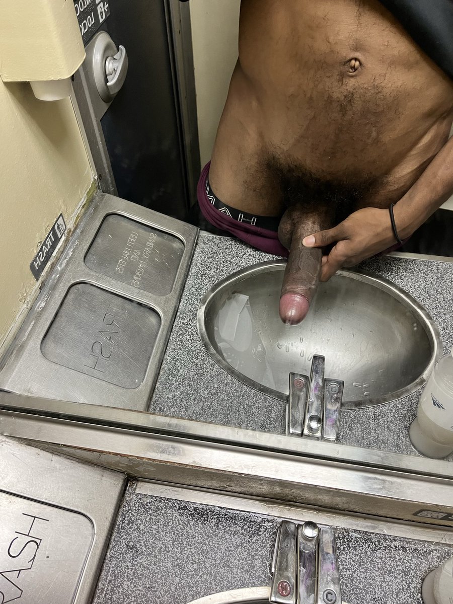 Mrroundtwo's tweet photo. Hit my tip on the counter 🙁 https://t.co/qycQJTJzoF