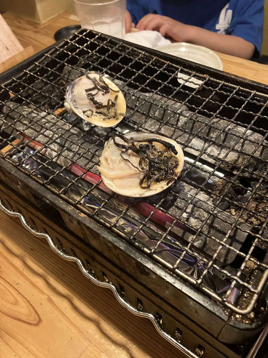 george_aha's tweet photo. 先日家族で弁天町の波平さんへ！
海鮮も食べてお肉も食べて、お酒もいっぱい飲んで最高！
子供は駄菓子詰め放題やって楽しんでたし、家族で楽しめる最高のお店でした！
子ども食堂もやってるみたいなので何かお手伝いできたら嬉しいなあ。
#港区住みます芸人
#ガチャガチャ
#港区グルメ
#弁天町
#波平 https://t.co/5g8bjWfHrK
