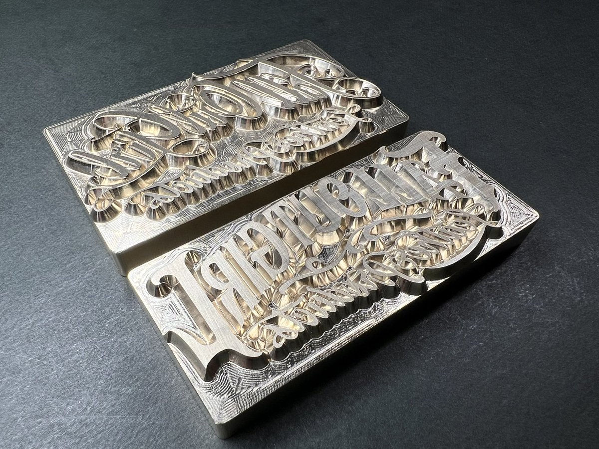 side_crafted's tweet photo. xTool f1 ultra
オプションで真鍮刻印の裏面に印面と同じデザインを彫刻するオプションがございます♪
前からオプションあったけど誰も知らないのか忘れてるのか必要がないのか笑
アクリルは上下がはっきり分かりますが真鍮は逆さま打ち損じもあるかもなので彫刻は重宝すると思います👍
@XTJPOfficial https://t.co/eAKZcCyQuy