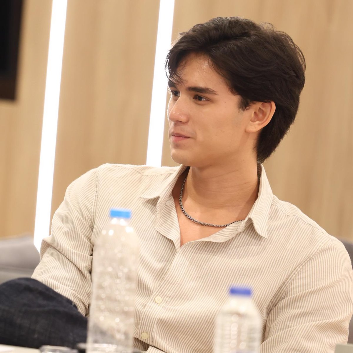_kasy_'s tweet photo. แก๊งนกโคตรจะเริ่ด!
เทศน์เริ่มถ่าย "คลึง" พรุ่งนี้
เพิร์ธซ้อมละครเวที เริ่มแสดง 15 มิ.ย.
พี่ฟิล์มถ่าย "รักษ์" มาสักพักแล้ว 
#สกุณาซ่อนรัก อวสาน ก็มีงานต่อแบบไม่ได้หยุด 💪
ใด ๆ คือ ไปดูละครเวทีน้องเพิร์ธกันเถอะ รัชดาลัยมัน Magical จริง ๆ ใครยังไม่เคยไป ขอให้ลองซักครั้ง https://t.co/3eA6GXwfcy