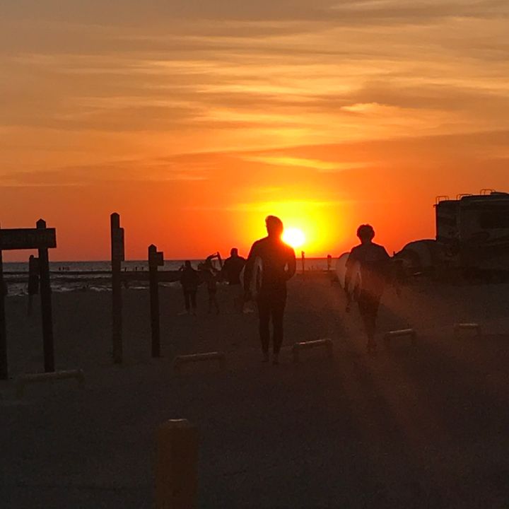 webGirlgr's tweet photo. Art of the Day! "Sun and the Boys will Surf". Buy at: https://t.co/Z9J2N4VpW5 https://t.co/pZXaoHhLzV
