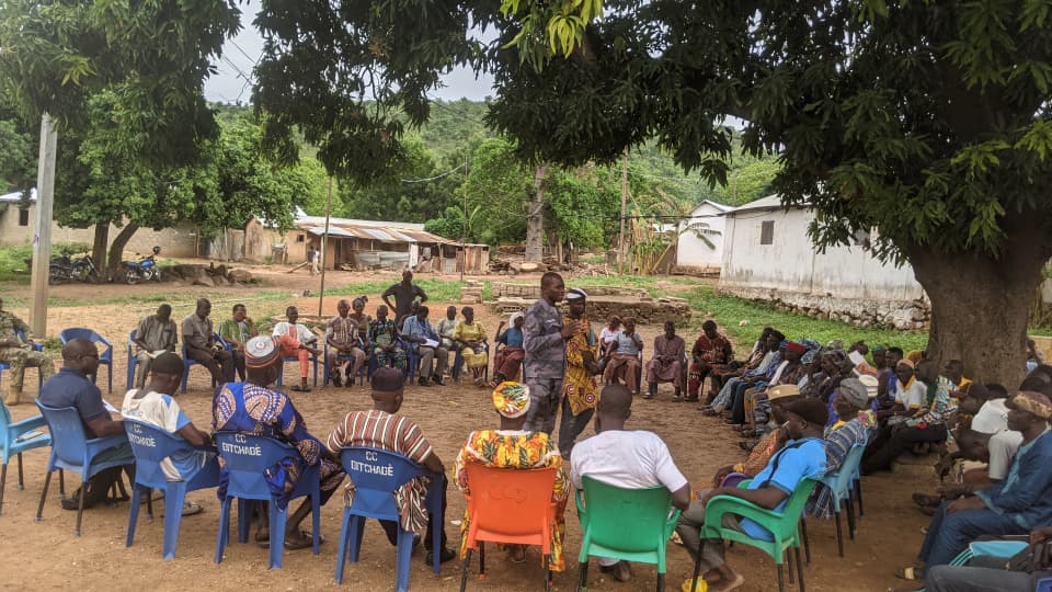 CIPLEV_TOGO's tweet photo. BASSAR : LES AUTORITES LOCALES ET LES FDS INTENSIFIENT LA SENSIBILISATION CONTRE L’EXTREMISME VIOLENT.

Lire l'article👇🏾
https://t.co/XnYw2wALgG https://t.co/i2YONI23S7