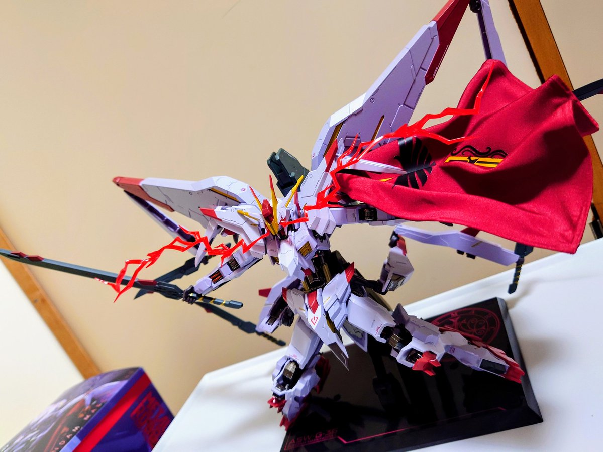 chsburst's tweet photo. METAL ROBOT魂
ガンダムマルコシアス

マントがはまらない。すぐ取れるしで凄い格闘😰
股関節にはめるジョイントパーツもはまんなかった。

でもめっちゃかっこいい！！！！✨ https://t.co/yXUv3iJGkl