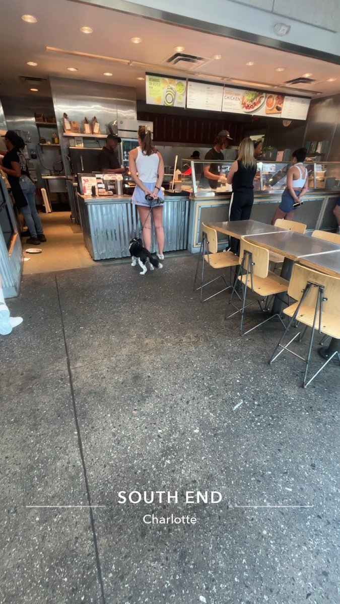 HickDick123's tweet photo. Why do I see so many tweets about this Chipotle? https://t.co/bsDQ7LEJqV