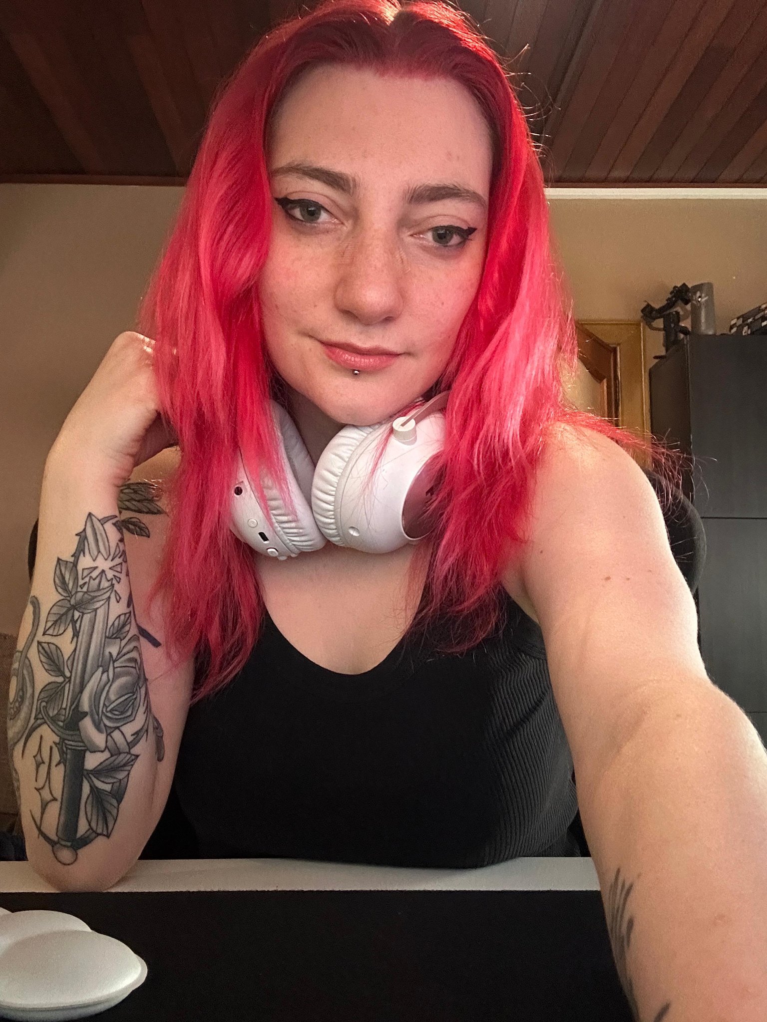 Na 5 jaar mijn anonimiteit te kunnen beschermen is het er eindelijk van gekomen en heeft iemand mijn privé geschonden. Het kwaad is geschied maar ik laat me niet neerhalen. Dit ben ik. Amper 1,5 week na mijn neusoperatie, zelfs nog niet helemaal genezen maar bij deze. Met https://t.co/mdjMsynUyf