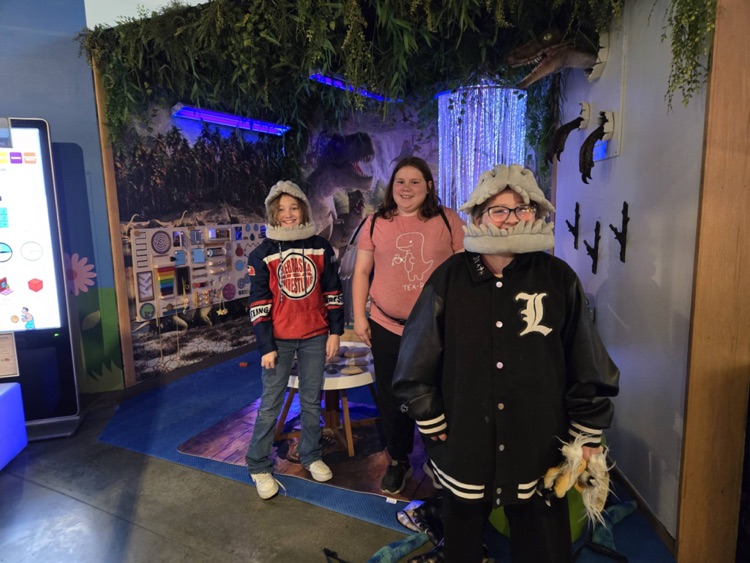 APSNE_Events's tweet photo. The fifth graders had a blast at the Edgerton Explorit Center in Aurora on Tuesday! https://t.co/waZGCrDp6G