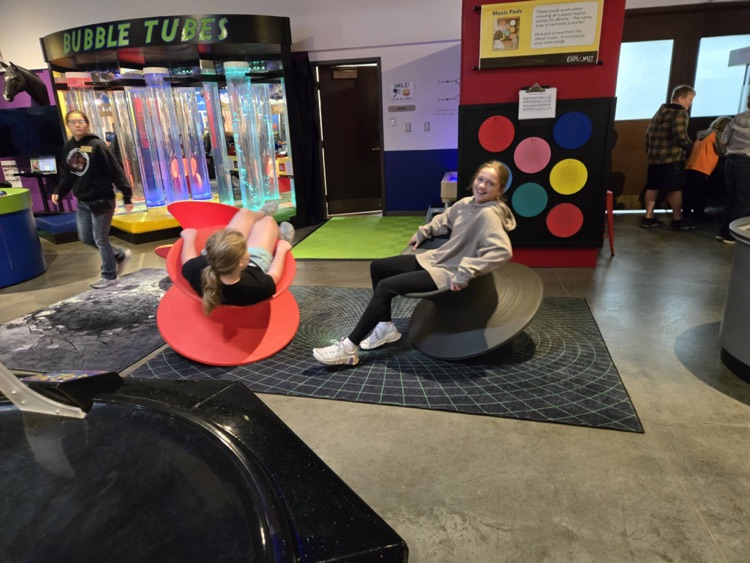 APSNE_Events's tweet photo. The fifth graders had a blast at the Edgerton Explorit Center in Aurora on Tuesday! https://t.co/waZGCrDp6G