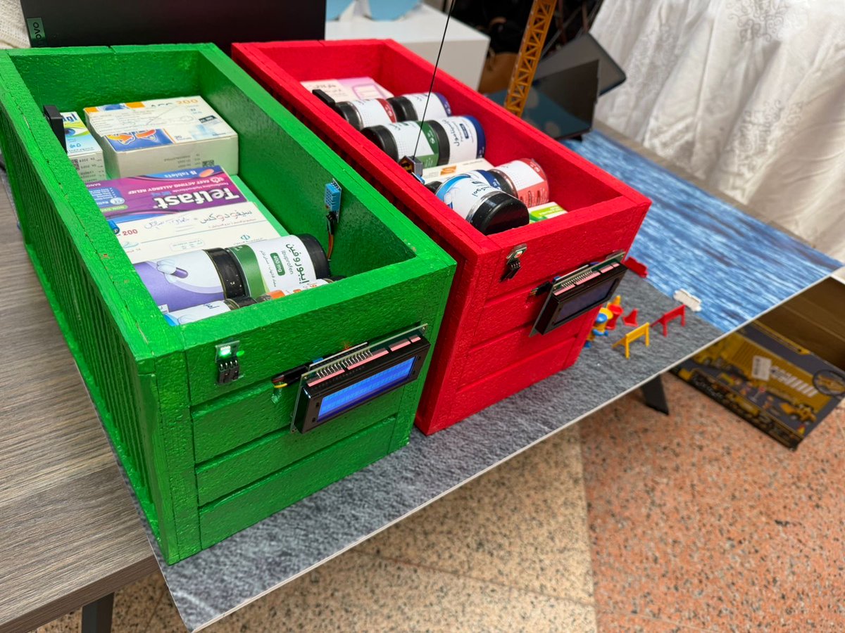 JoodOth33's tweet photo. مشروعنا لمادة انظمة متضمنة 
Smart Pharmaceutical Container 💊🚢

يستاهل المشورة و التعب الصراحة و جداً فخوريين بالنتيجة 😍😍 https://t.co/4NhiiiLSIm