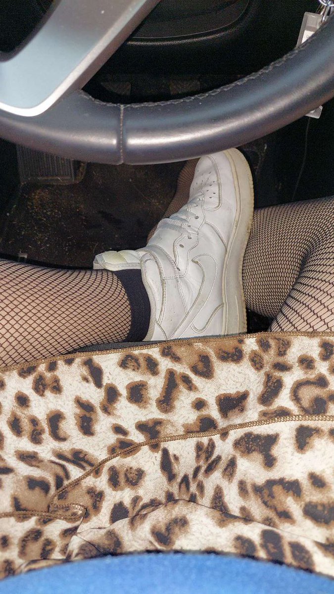sissyscally's tweet photo. #sissy #outdoor #sissywhore https://t.co/ney9lo47cR