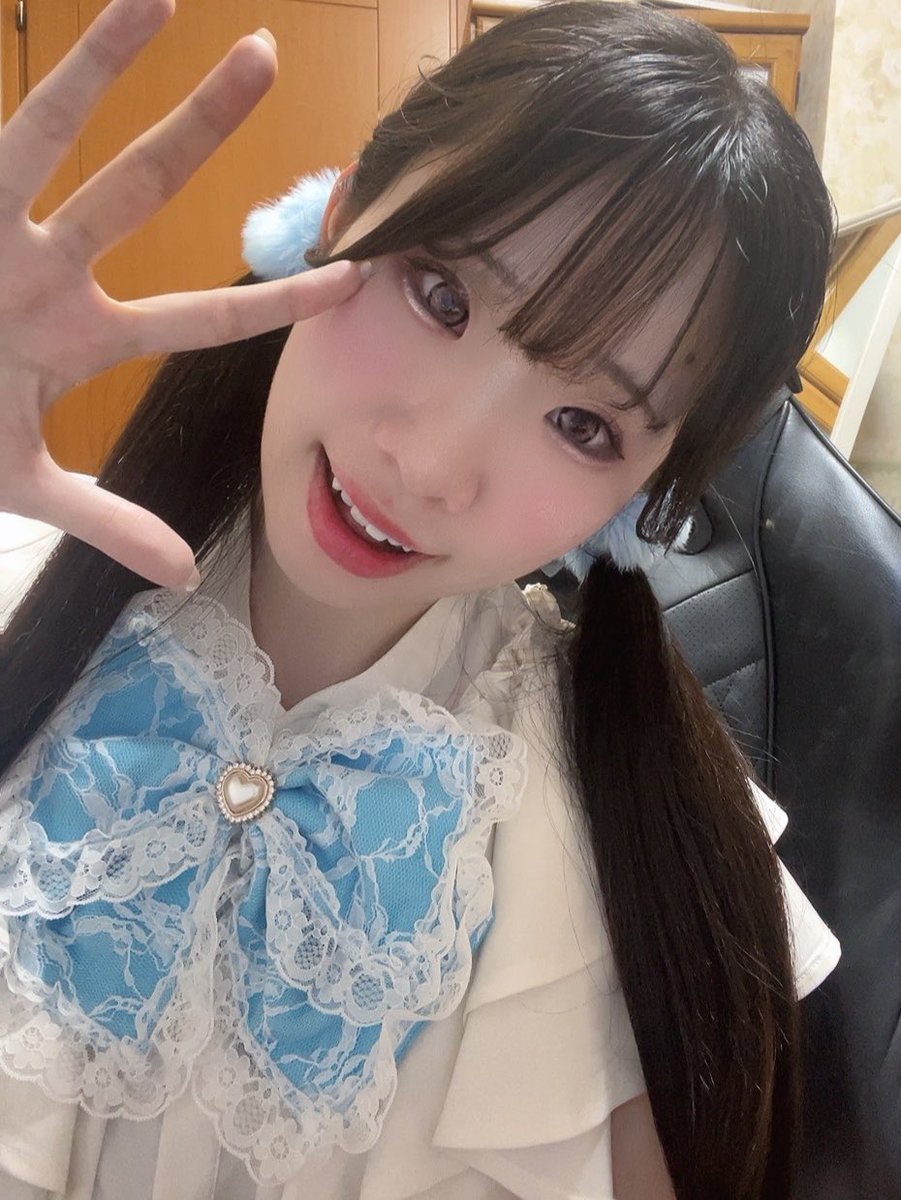 おはきゅる〜んっ♡ 雨だから水色ちゃんになってみた☔♡