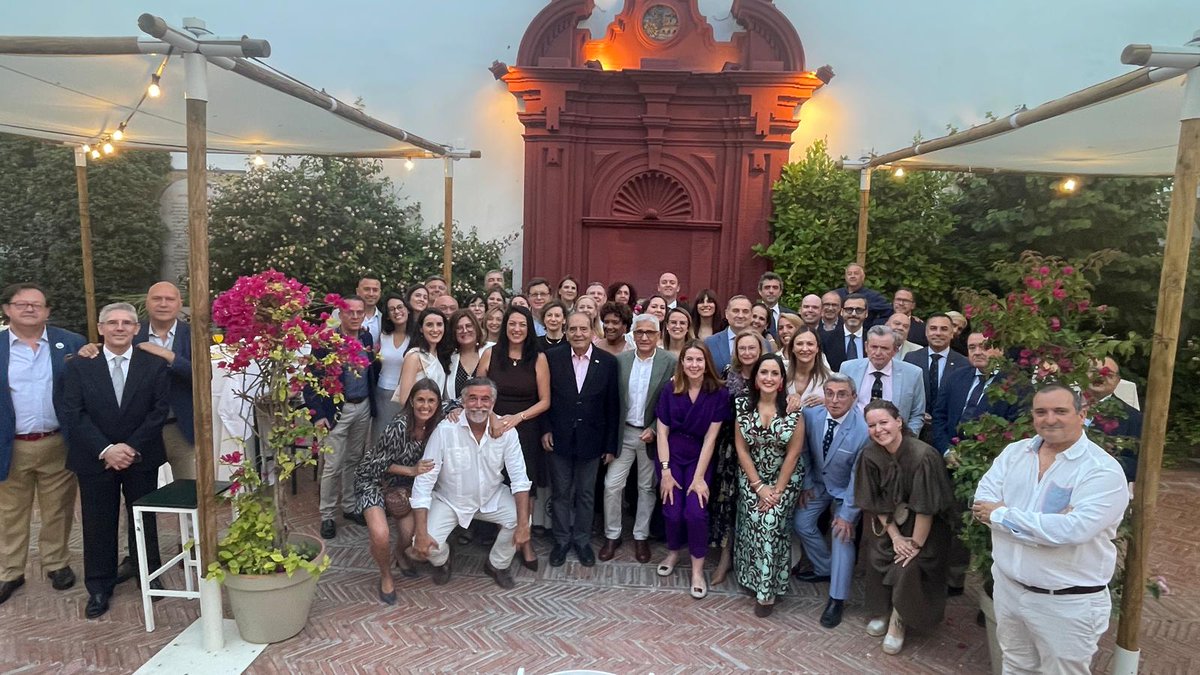 ACRP_Cordoba's tweet photo. 🌸Ayer disfrutamos de nuestra Copa de Mayo rodeados de socios, compañeros y amigos de la ACRP en @RealCirculoAmis  

Fue una noche para compartir, dar la bienvenida a nuevos socios y reconocer a quienes llevan una vida en la entidad

📸Enlace a la galería: https://t.co/XLJc1JDav5 https://t.co/HIseyodoxh