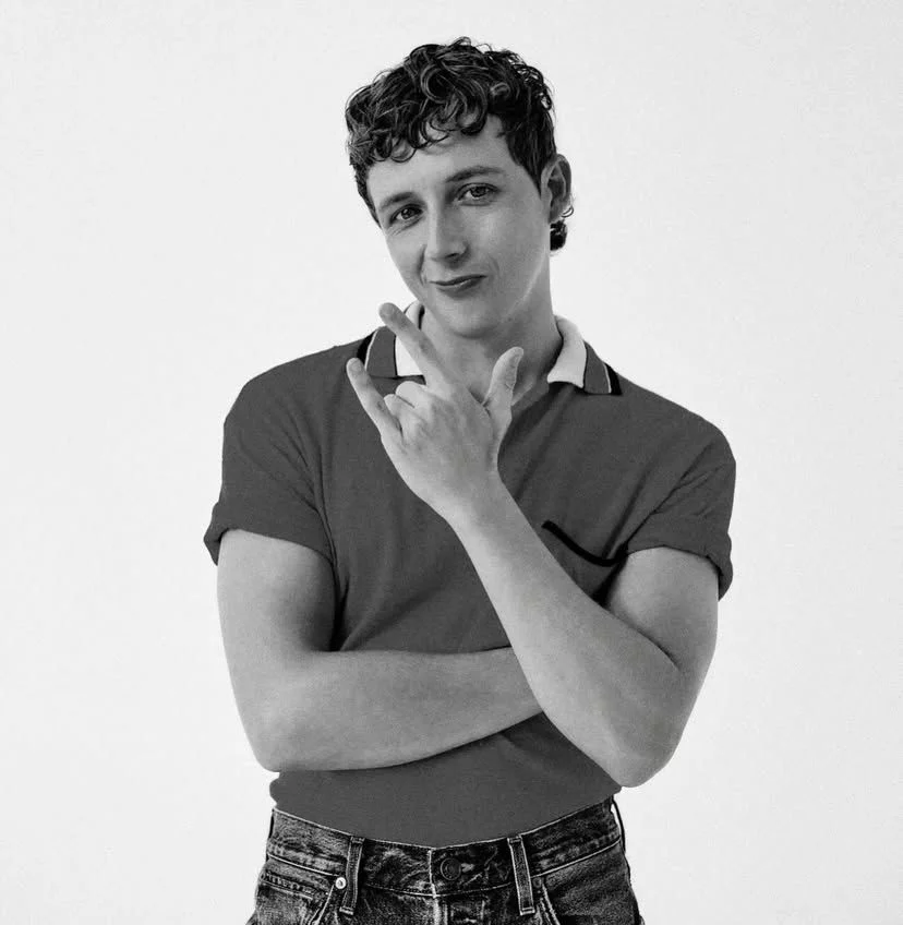 skysable3's tweet photo. looking for pics on pinterest and stumbled upon this... his arms... his hair... wow... https://t.co/4uAv4oRDCH