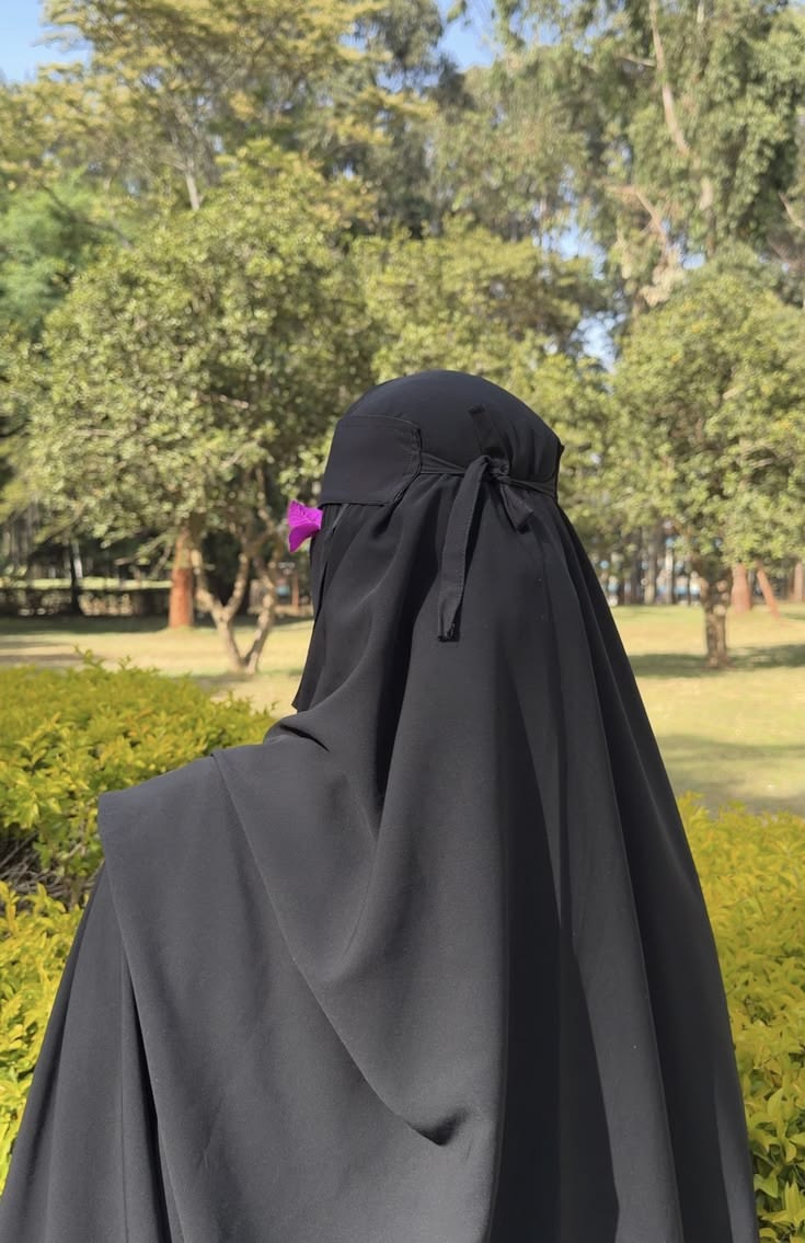 ༺ أَمَةُ ٱللَّهِ ༻ tweet media