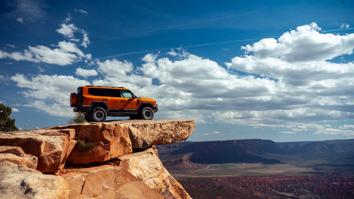 Jetour_Mexico's tweet photo. En las rocas rojas de Moab y a lo largo de impresionantes acantilados, el G700 y el G700 Whistling Arrow demostraron una presencia imponente en uno de los terrenos todoterreno más emblemáticos de EE. UU. #JETOUR #Moab #G700WhistlingArrow https://t.co/hBa4sX7jkX