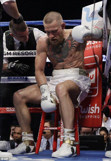 resenhafight's tweet photo. REGRAS E LUVAS: Por que o Boxe é uma Maratona, não um Sprint?

No MMA, são 15 min de explosão e luvas que parecem facas. No Boxe, são 36 min de um xadrez de resistência com luvas que servem de escudo. 

Vem entender por que o ritmo muda tudo. 

RT pra fortalecer! 👇

#Boxe #MMA https://t.co/ATgmWUnrjH