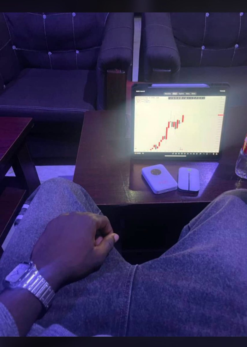 NedunckDefi's tweet photo. Decided to step out after being indoors for too long today, but even outdoors, the trading charts still got my attention ๐
9-5 guys have retired for the day, but chart guys are still active ๐๐
Make una find me job ๐
#CryptoTrader #ForexTrading #ChartLife https://t.co/y1G0TQQ3qj