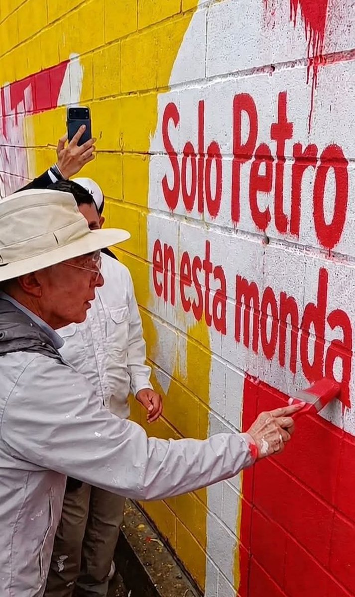 HaroldVsquezve1's tweet photo. @AlvaroUribeVel Jajaja https://t.co/KdzxsX4hCn