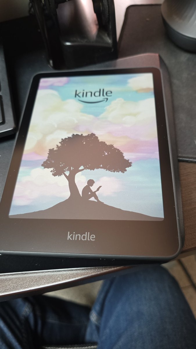 EHero_Pablo's tweet photo. Retomando el habito de la lectura. https://t.co/XTTvZ8t8Y8