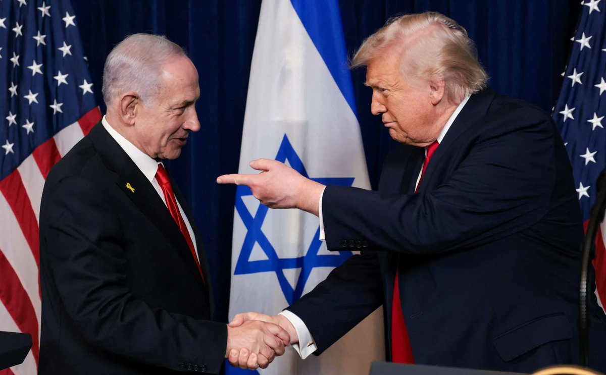 MarioNawfal's tweet photo. 🇺🇸🇮🇷 Israeli sources claim Trump is still “leaning toward” a military strike on Iran and is giving them a brief window of opportunity for negotiations.

It could be Trump’s way of softening the blow for Netanyahu, who was reportedly caught off guard by the postponement of attacks on Iran.

Source: Kan News