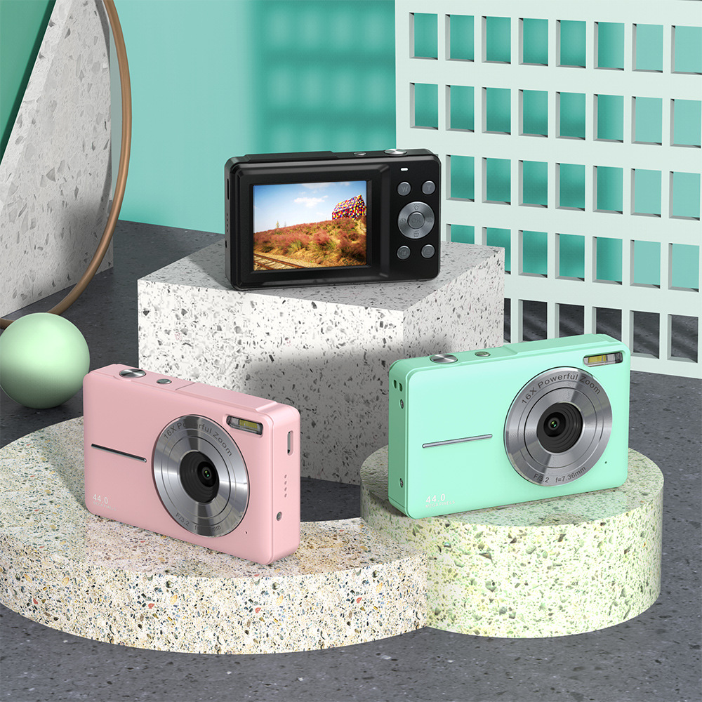 VIPexpeience00's tweet photo. Small camera, big output — 8MP, 1080P, 16x digital zoom and electronic stabilization. Pick your color and start shooting. Details &amp; buy: https://t.co/E9HG2lD3cf #CompactCamera #1080P #TechDeal https://t.co/INPYN0ZTT9