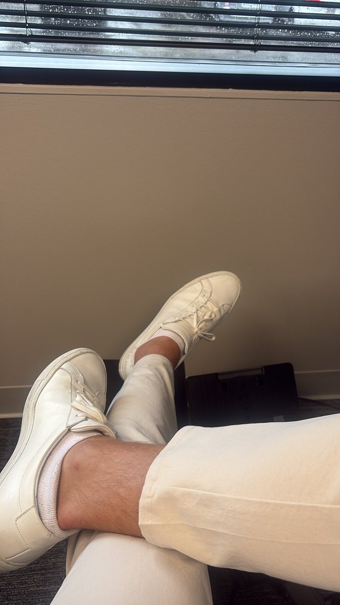 pball560's tweet photo. Is this the male equivalent of cleavage? Feeling a little promiscuous on the job today. #lank https://t.co/qbrZ5VzmFW