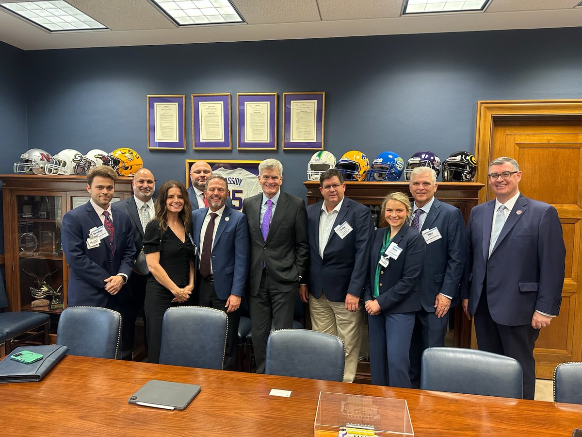 NationalGrocers's tweet photo. Thank you @SenBillCassidy for taking the time today to meet with independent #grocers during NGA's Fly-In for Fair Competition! 

#GrocersOnTheHill https://t.co/Hrkmj9epgm
