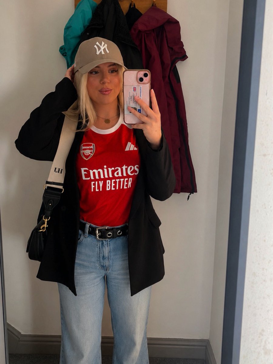 holssjonesss's tweet photo. Champions of England looks good on us 
@Arsenal 🏆♥️ 

#ChampionsArsenal2026 #arsenal https://t.co/GYtKMipaMe