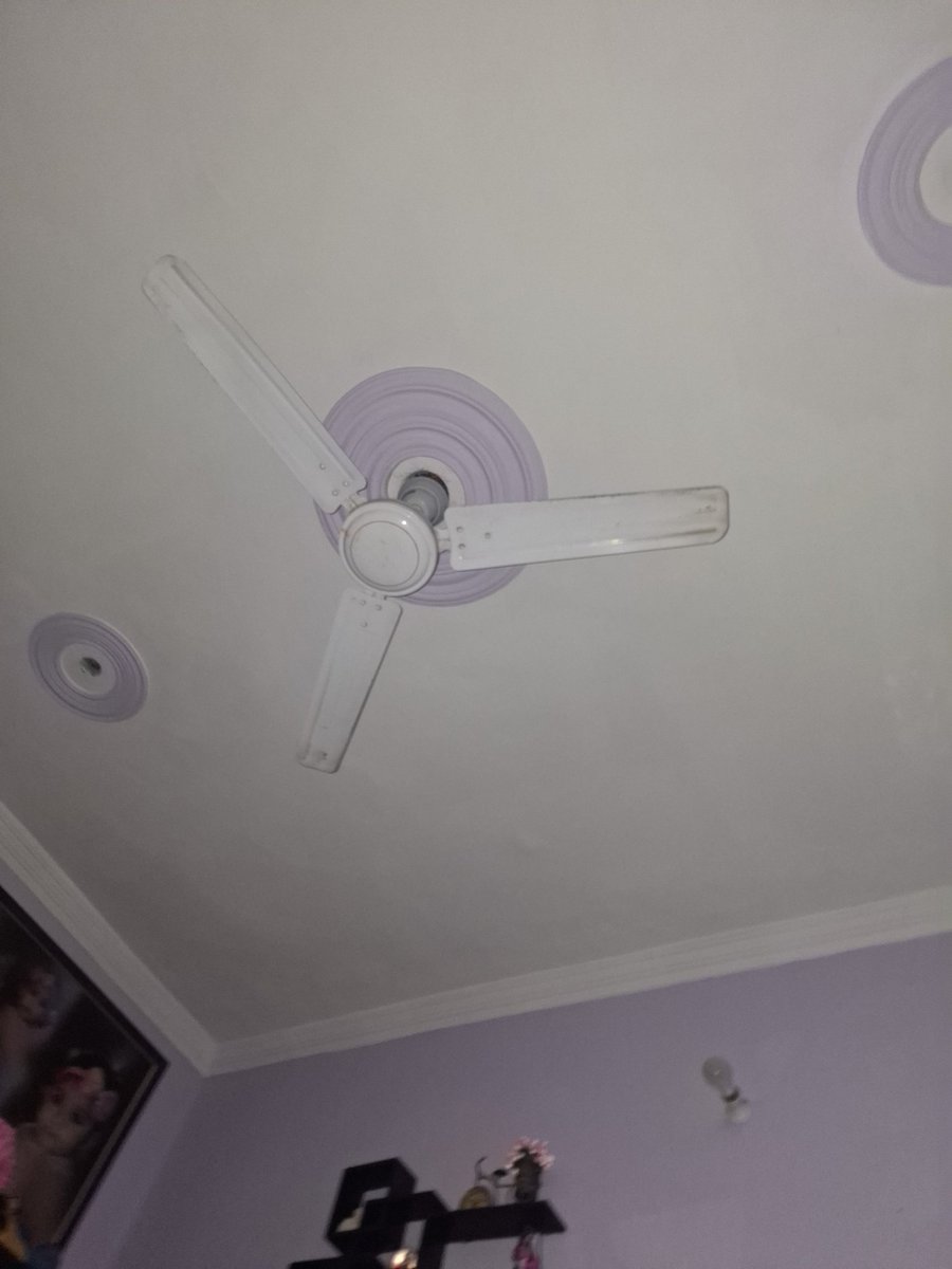SunnyGu9958's tweet photo. There has been no electricity in Delhi's Mayur Vihar Phase 3 for the past two hours. How are the buses running? @bsesyamunapower @bsesdelhi @LtGovDelhi @gupta_rekha @ArvindKejriwal @Saurabh_MLAgk @AmitShahOffice @narendramodi https://t.co/Jl5R3oLvbC