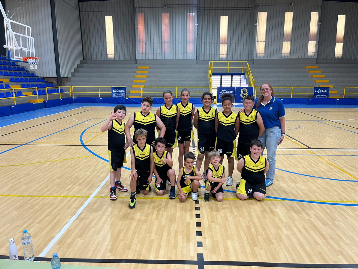 cppenarroya's tweet photo. El pasado domingo, la Escuela Municipal acudió al Colegio La Salle para disfrutar de una jornada de convivencia y deporte.

Queremos felicitar a los niños y niñas por su esfuerzo, así como agradecer a las familias su apoyo y al Colegio La Salle por la excelente organización. https://t.co/yraHKk7hA7