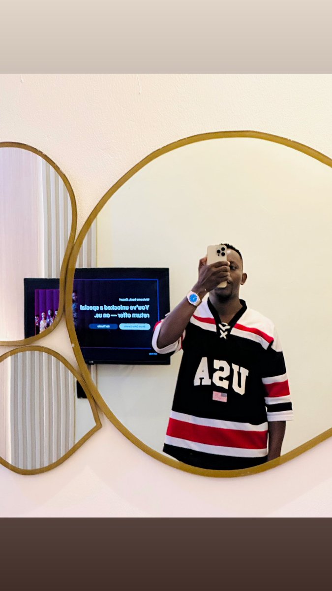 AturiOscar's tweet photo. First mirror shot in the last 3 decades 😀 I look good though https://t.co/nVcKJx7EWI