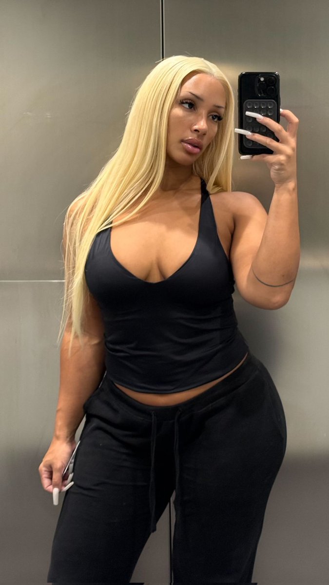 Naomi Sharon Daily tweet media