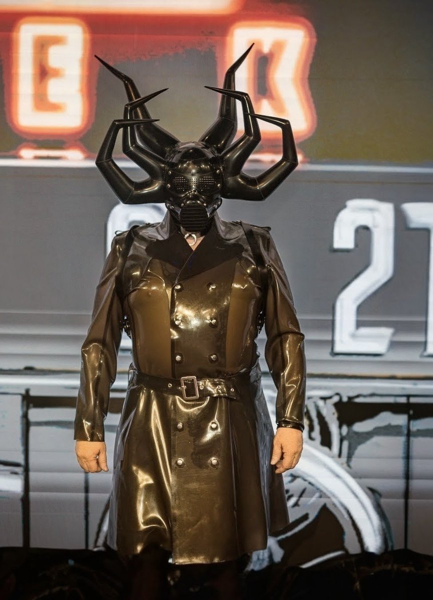 subray's tweet photo. I'm in love with this look. Taken at GFB 

@GermanFetBall https://t.co/W3Zbl84JaT