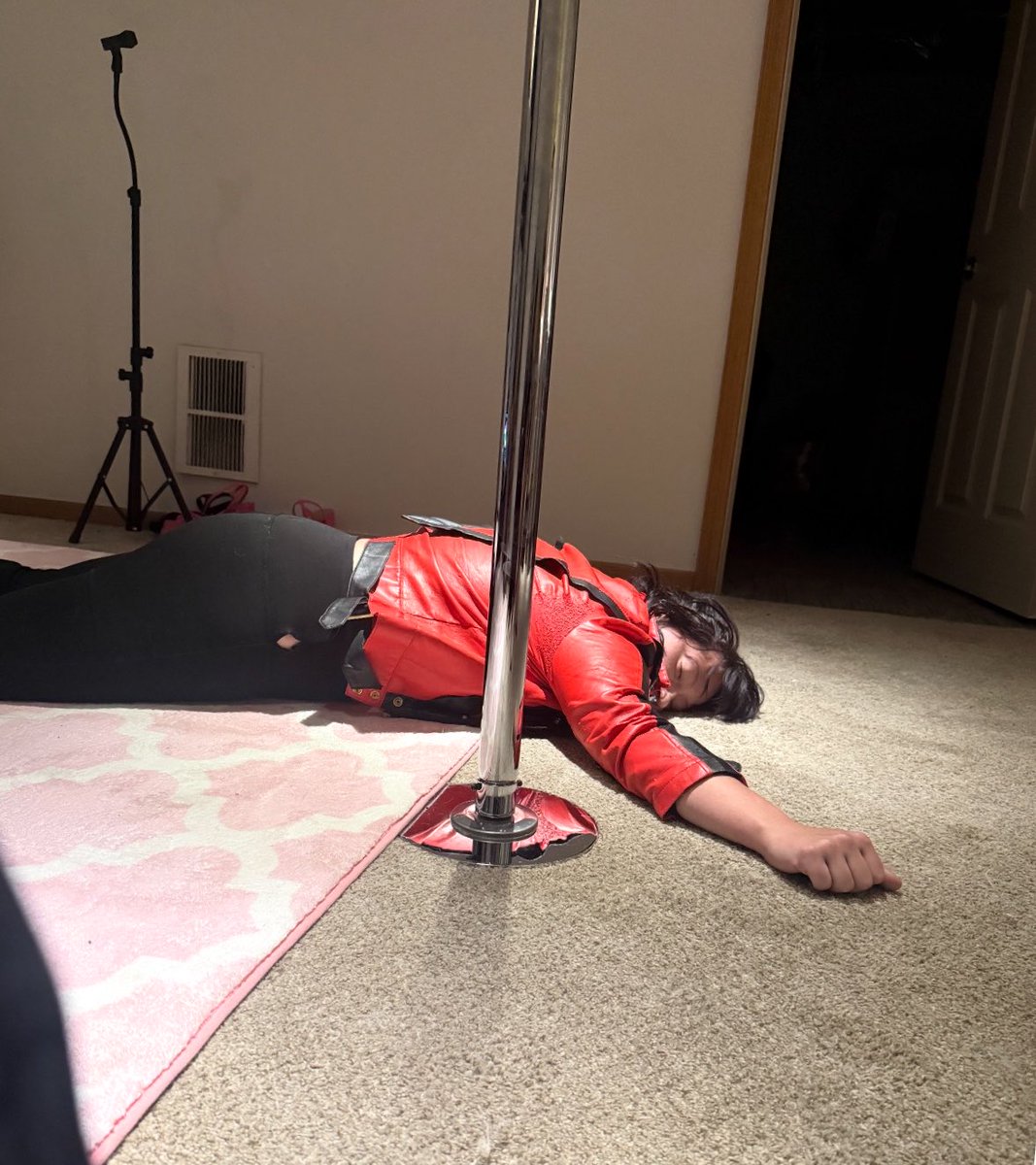 Samirose477's tweet photo. Me after “one shot” https://t.co/ypVRK0nAcJ