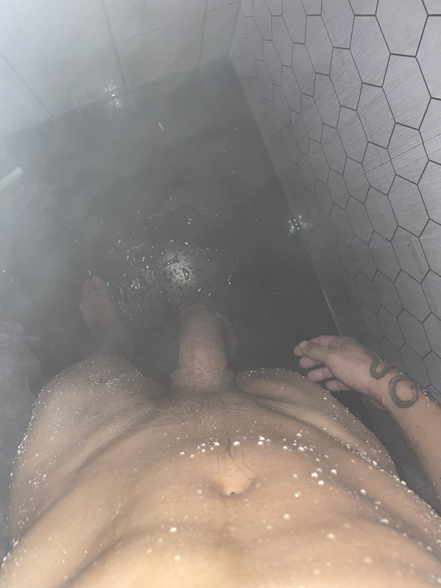 ApolloComedor98's tweet photo. Alguém afim de um banho quente? 🤭😈 https://t.co/3P9pOac2fl
