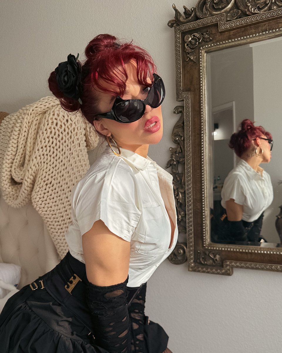 Emma Rose 🌹 tweet media