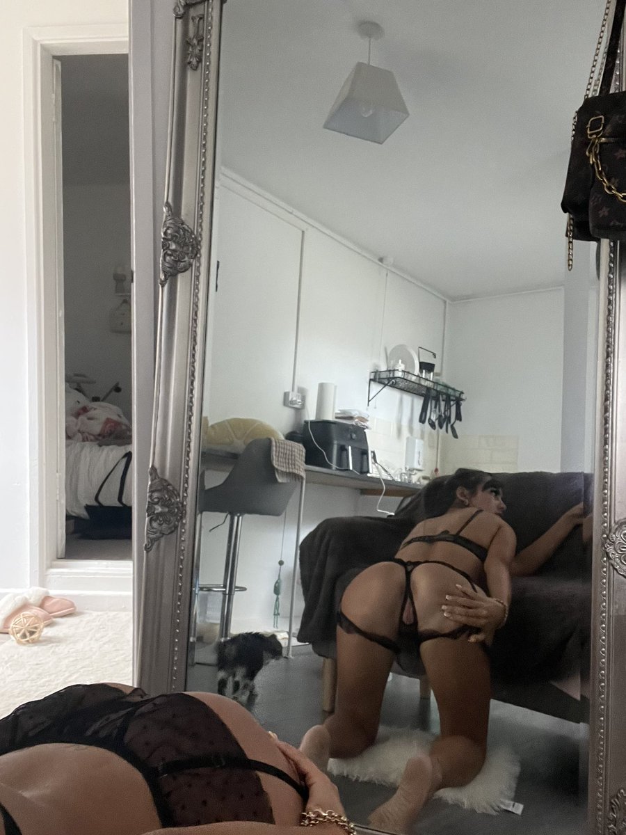 sofrx6x's tweet photo. who wants some fun 
#sellingcontent #buyingcontent #chavteen https://t.co/It7mIekRMZ