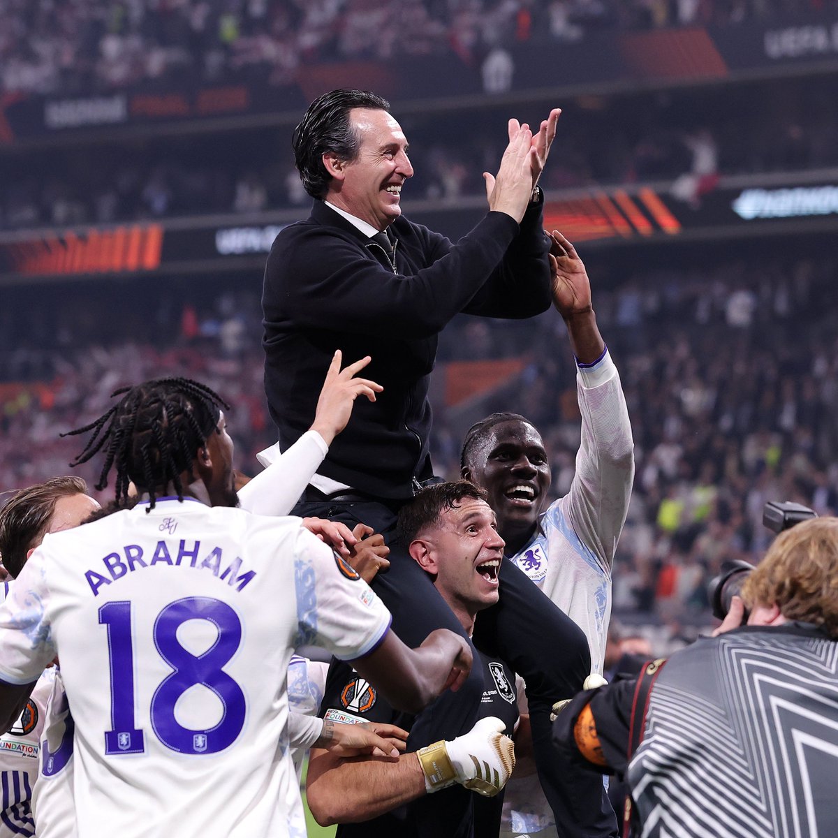 Premier League tweet media