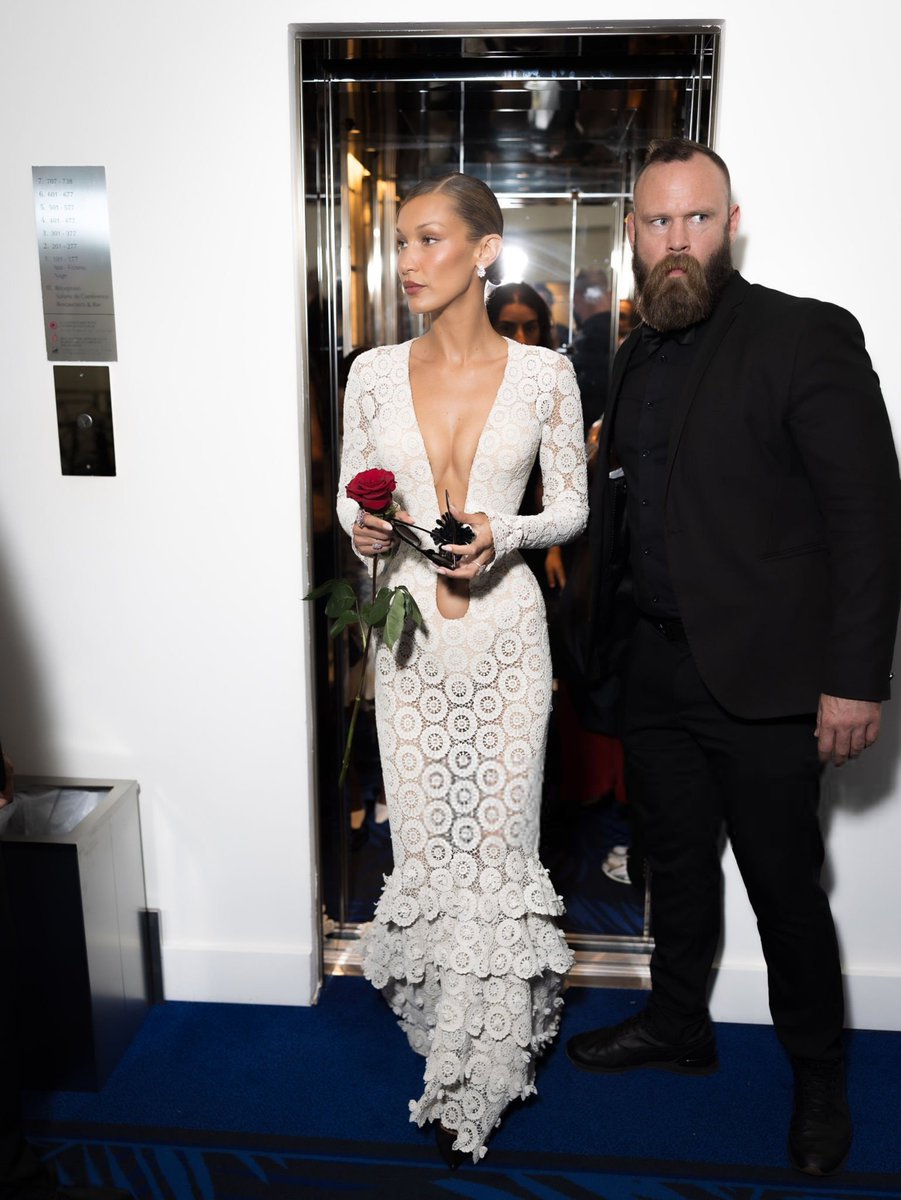 Bella Hadid Media tweet media