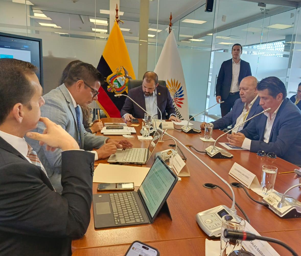 ANDINATICECU's tweet photo. 🚛 ANDINATIC participó en la Comisión de Desarrollo Económico de la Asamblea Nacional para exponer propuestas orientadas a fortalecer el transporte de carga internacional, agilizar trámites ante la ANT y reforzar los mecanismos de control  del sector.
#ANDINATIC #TransportePesado https://t.co/GoGf9ha7sZ