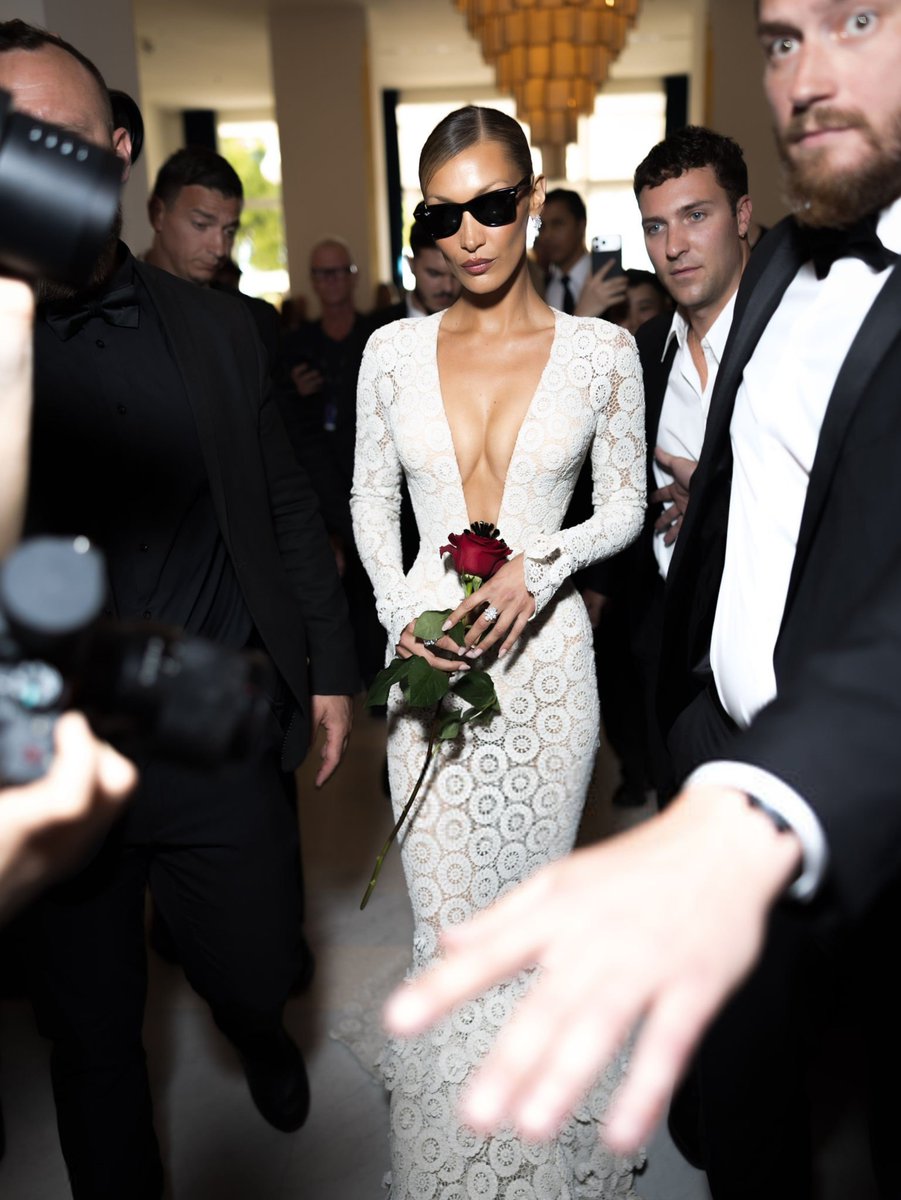 Bella Hadid Media tweet media