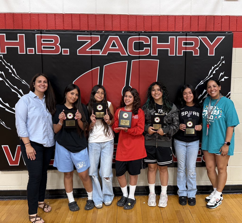 ZachryAthletics's tweet photo. Congrats to our Athletic Award recipients! 
Most Improved- Melissa Dimas
Best Teammate- Roselyn Amezcua
Zachry Heart- Leslie Castrejon and Rita Garcia
All-Around Athlete- Mia Hernandez
❤️🖤❤️ https://t.co/w52OShYOEW