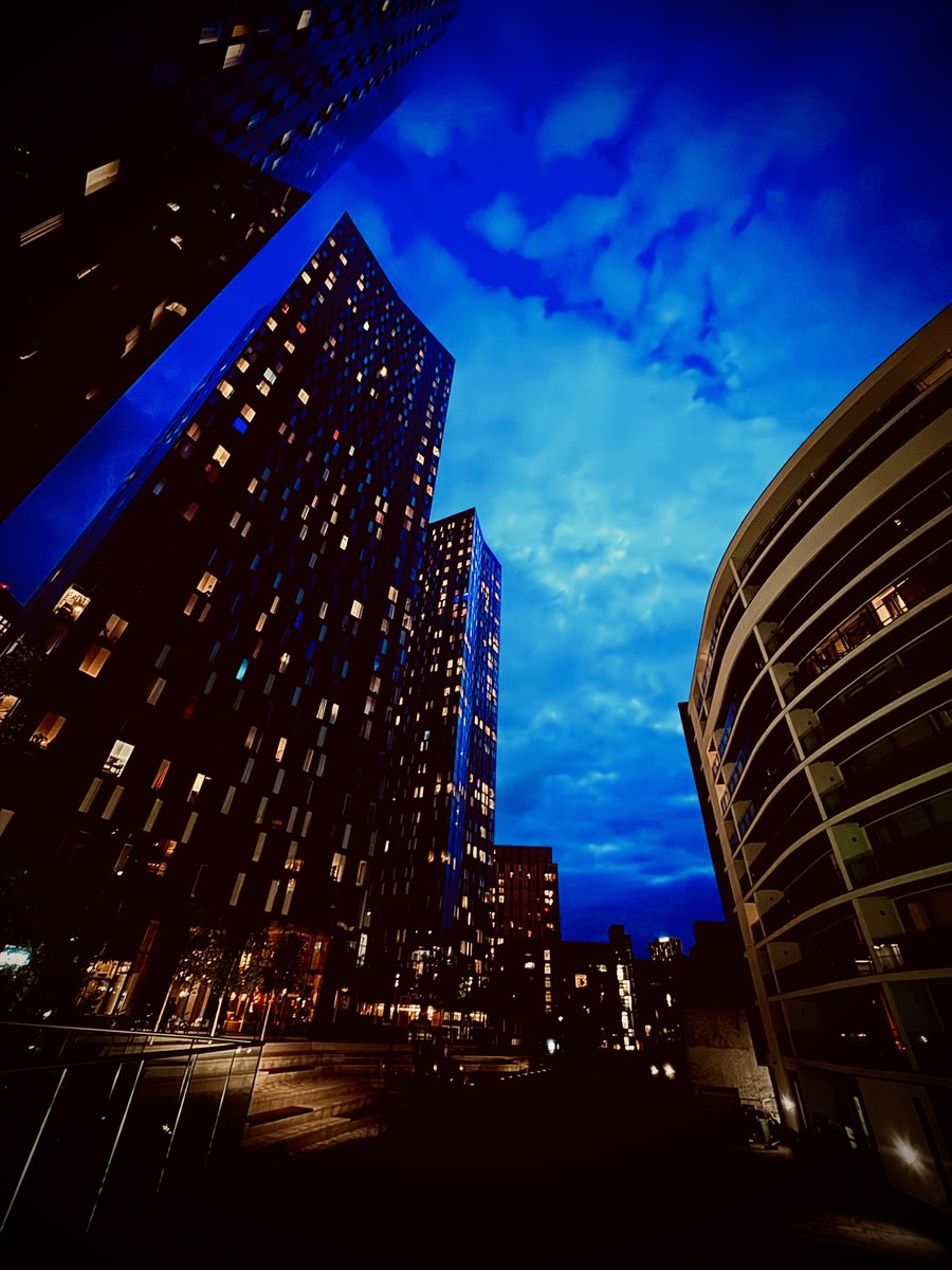GRMD70's tweet photo. La la la…. #Manchester https://t.co/iZ3o0Tdubn