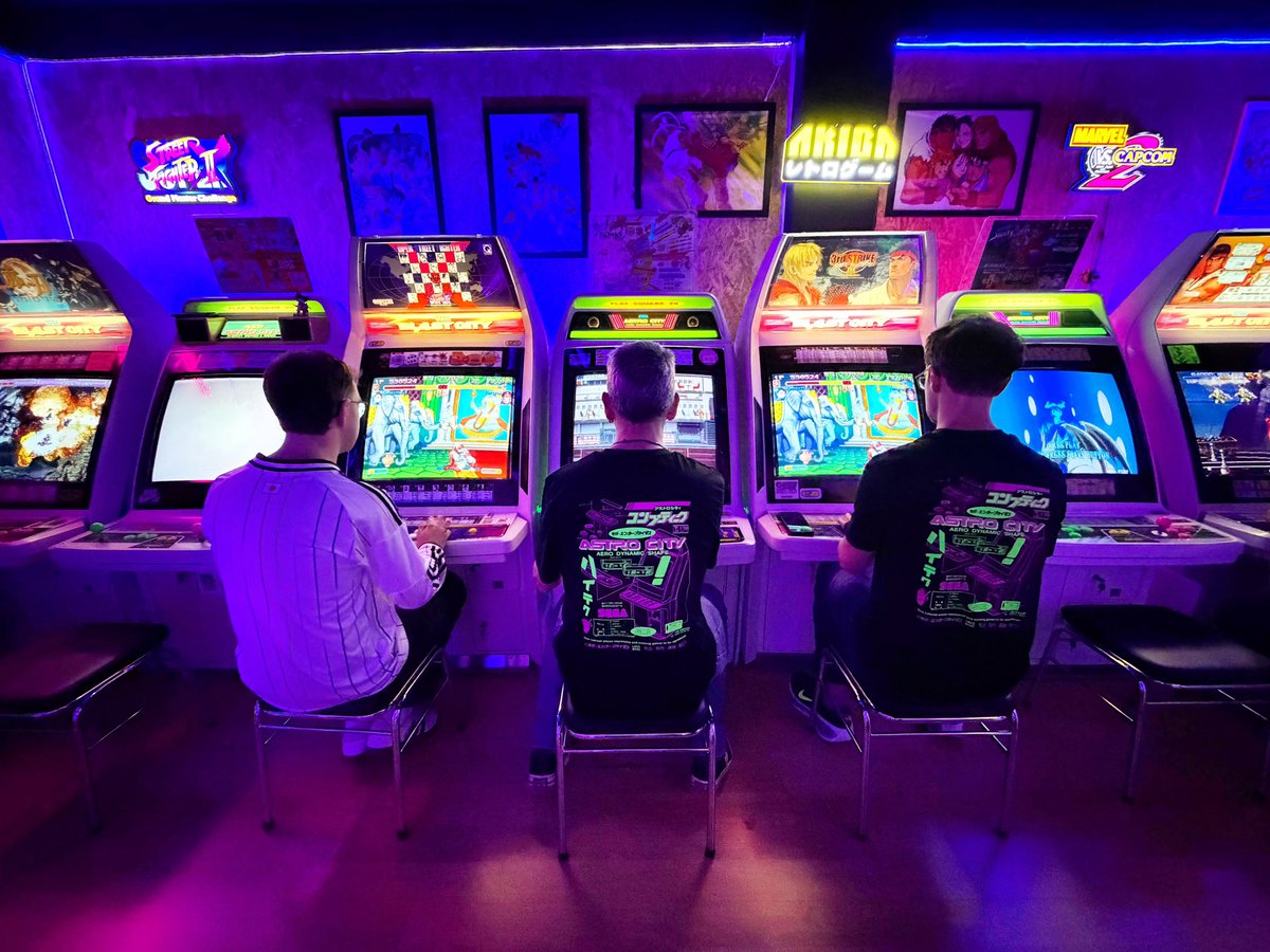 victoralonso_es's tweet photo. Today… we played! 😍👾 AKIBA レトロゲーム #valladolid 🙌 https://t.co/Dgd8znbtMD
